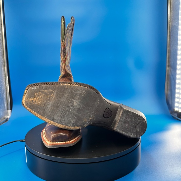 Ariat barely worn boots ! - Picture 4 of 5